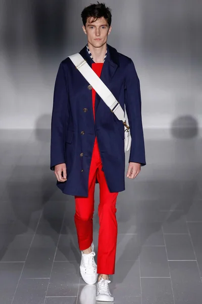 Look 18